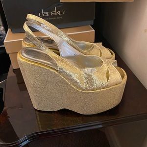 Bakers gold wedge heels size 10 brand new